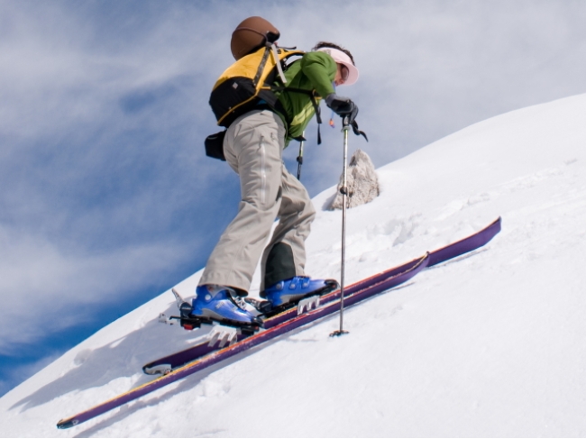 バックカントリースキーの遭難に備える保険なら