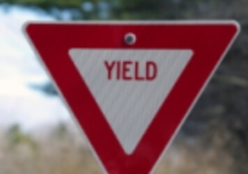 アメリカ ハワイ 交通ルール フリーウェイ 標識 YIELD レンタカー ドライブ ハーツレンタカー