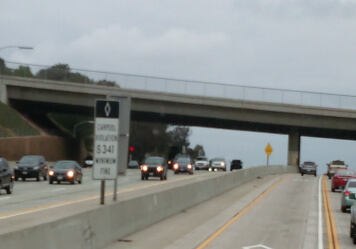 アメリカ ハワイ 交通ルール ヘッドライト点灯 レンタカー ドライブ ハーツレンタカー